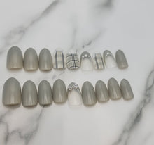 Load image into Gallery viewer, Green Press On Nails