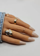 Load image into Gallery viewer, Light Beige Press on Nails