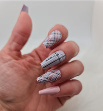 Load image into Gallery viewer, Long Purple Pink Press on nails

