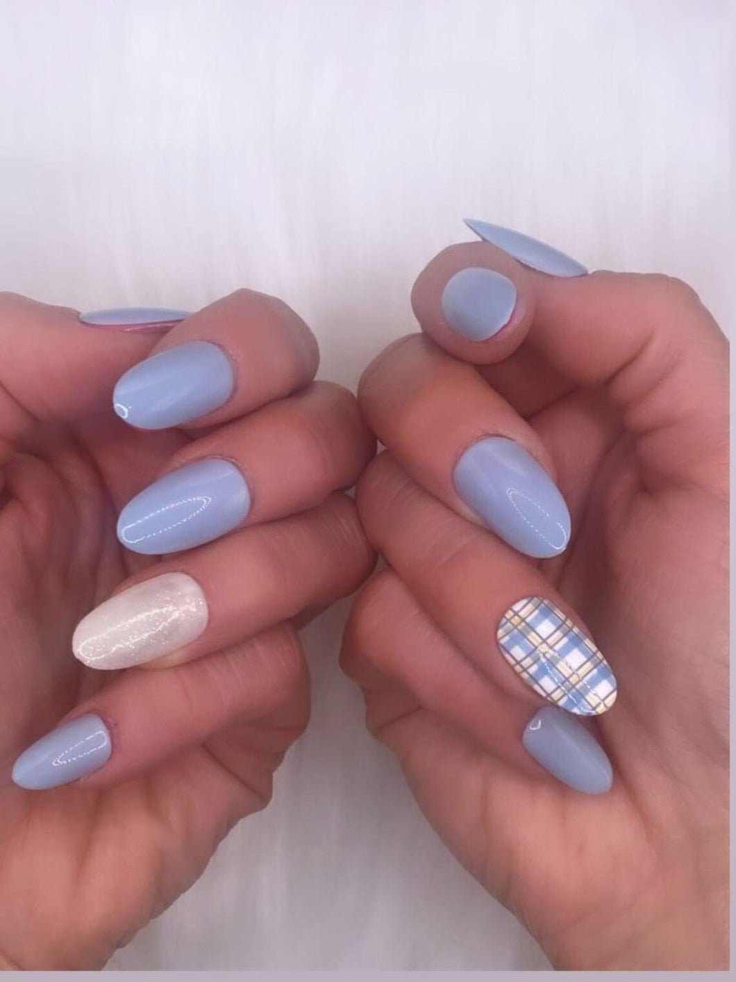 Almond shape in Blue Press on nails