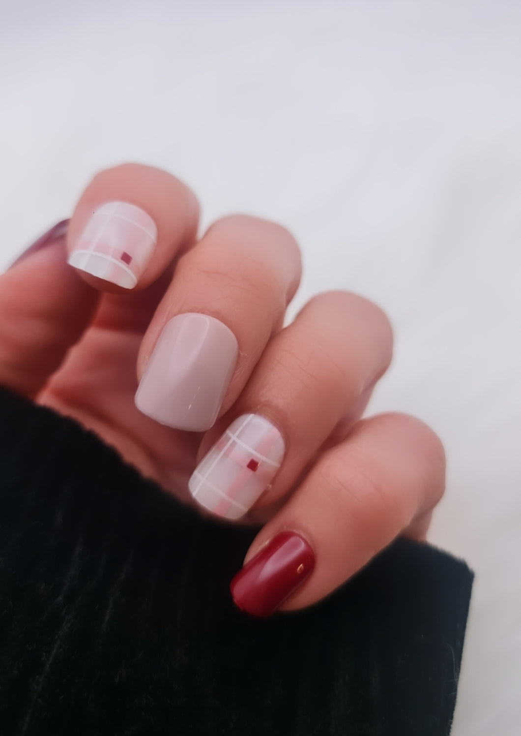 Squared Red & White press on nails