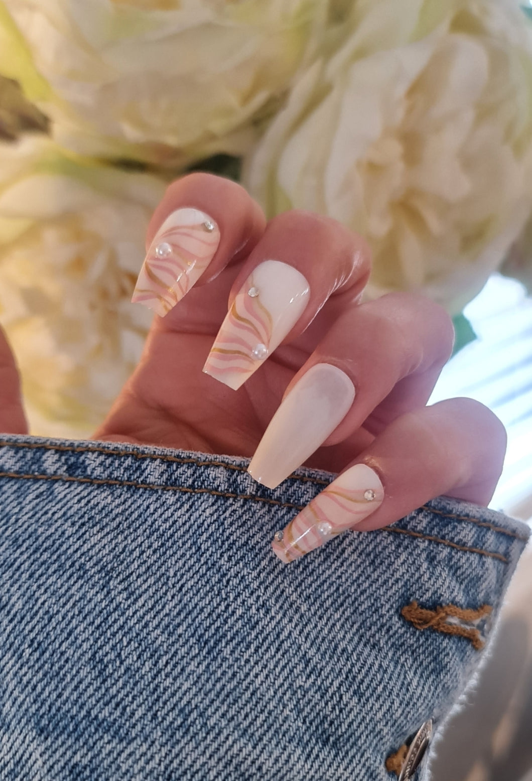 White & Pink Press on nails